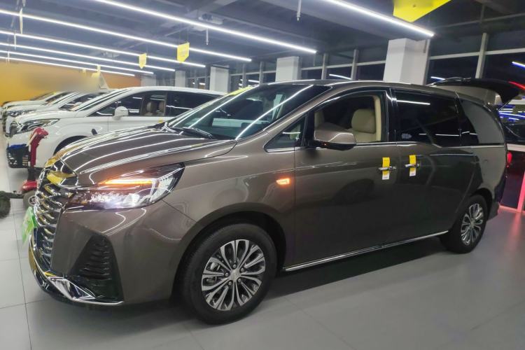 Used Buick GL8 2023 Facelifted Land Cruiser Executive Luxury Version
