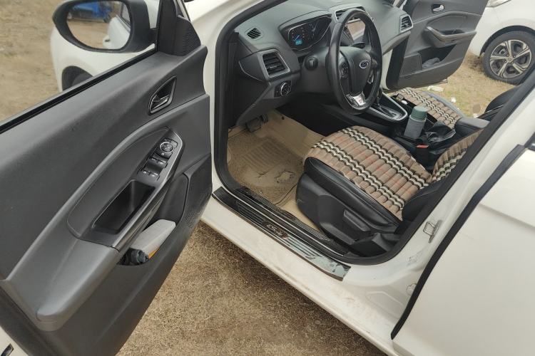 Used Ford Escort 2015 1.5L Automatic Fashion Model