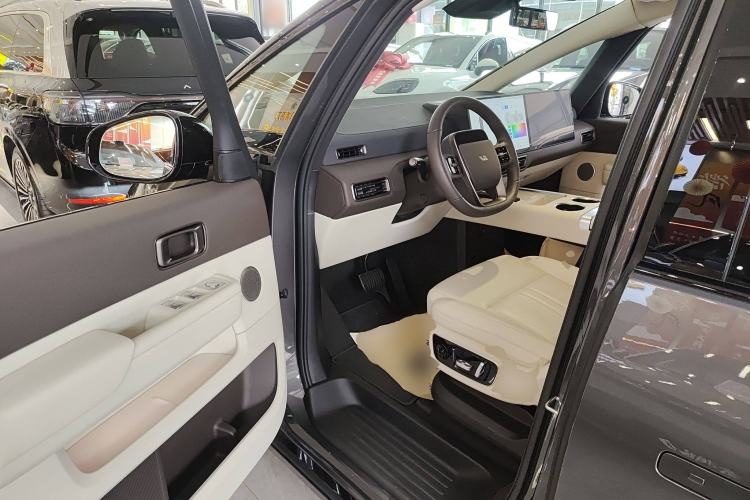 Used Li Auto MEGA 2024 Ultra Model
