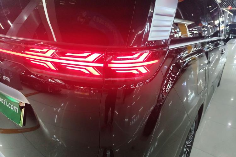 Used Denza D9 2024 DM-i 1050 Luxury Model