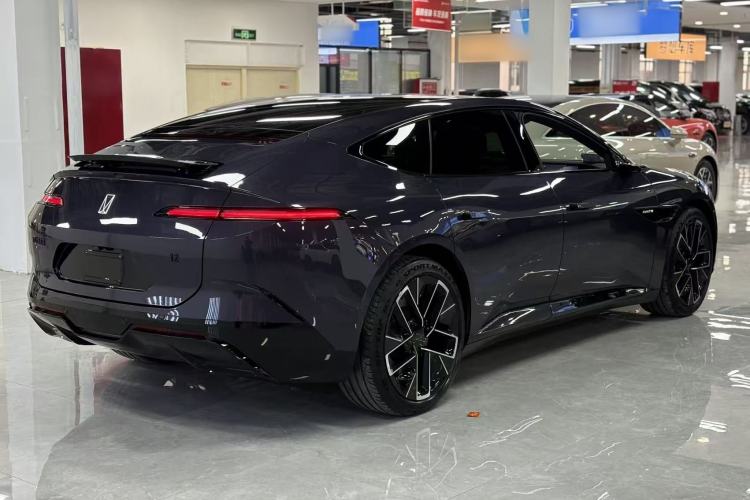 Used  12 2023 700 Three-Laser Rear-Wheel Drive Luxury Edition