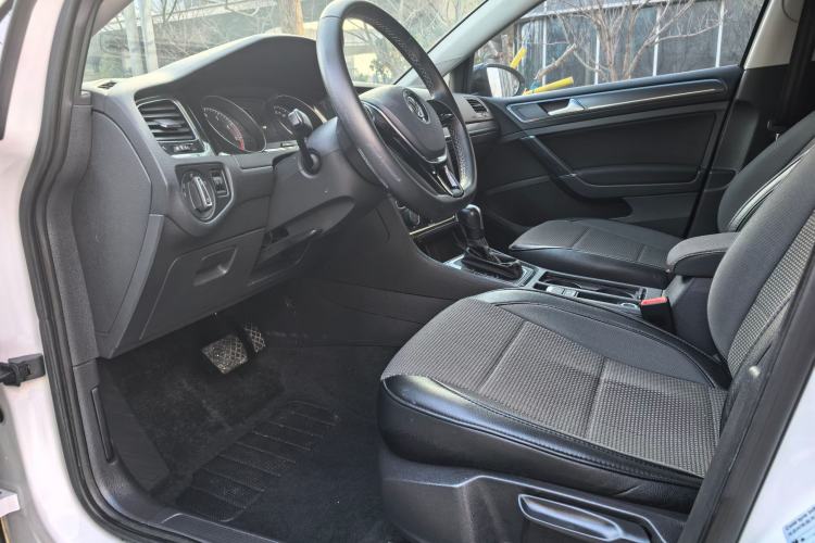 Used Volkswagen Golf 2017 1.6L Automatic Comfort Million-Vehicle Anniversary Edition