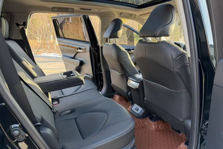 Used Toyota Highlander 2022 Dual-Engine 2.5L Four-Wheel Drive Prestige Version 7 Seats
