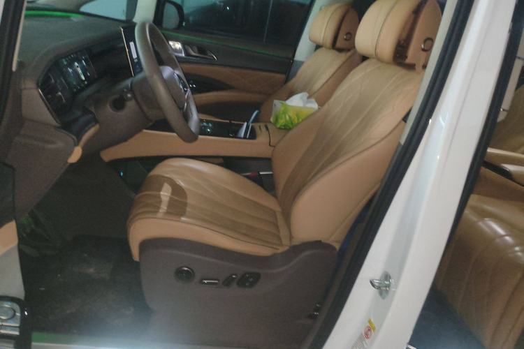 Used Denza D9 2022 DM-i 970 Four-Wheel Drive Flagship Model
