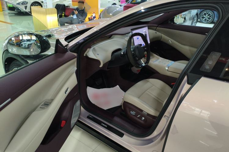 Used  YU7 2025 Ultra-Long Range High-Performance All-Wheel-Drive Max Edition
