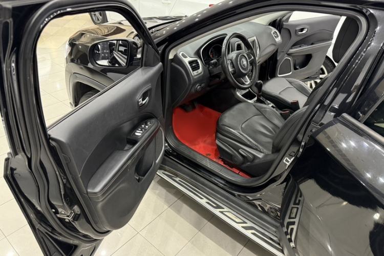 Used  Compass 2017 200T Automatic Family Edition