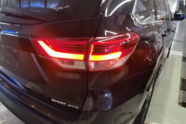 Used Toyota Highlander 2018 2.0T Four-Wheel Drive Luxury Edition 7 Seats China V Emission Standard