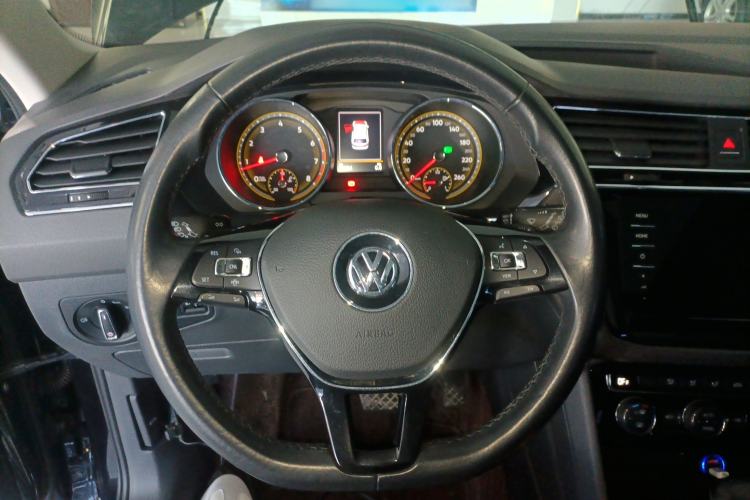 Used Volkswagen Tiguan L 2019 Updated Version 330TSI Automatic Two-Wheel Drive Panoramic Comfort Edition China VI Standard