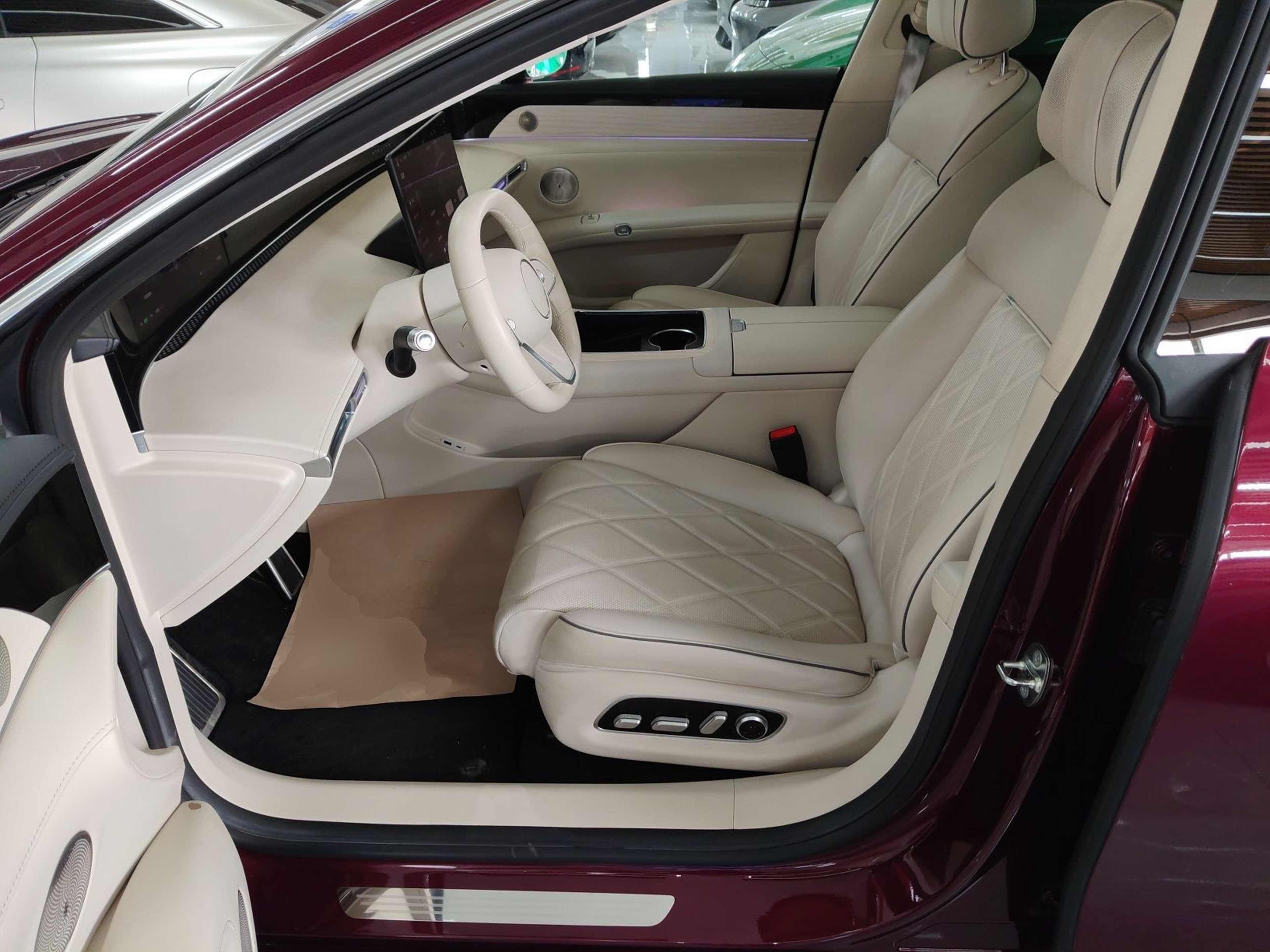 Переднее сиденье в автомобиле