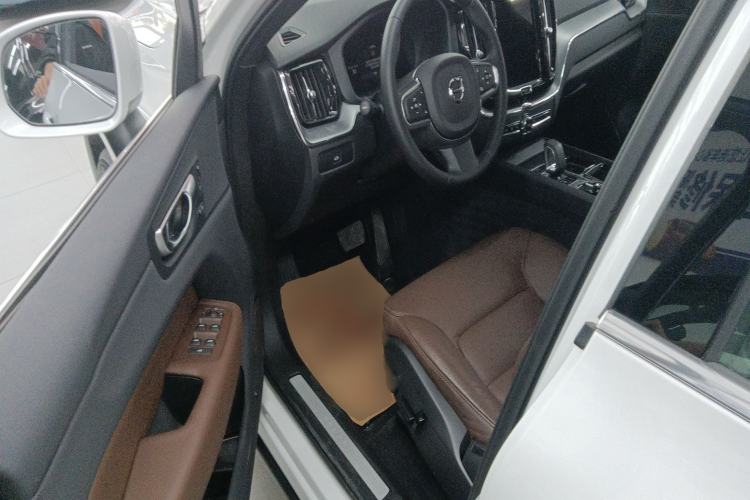 Used Volvo XC60 2023 B5 4x4 Smart Luxury Edition