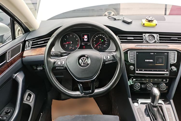 Used Volkswagen Magotan 2017 330TSI DSG Luxury Model
