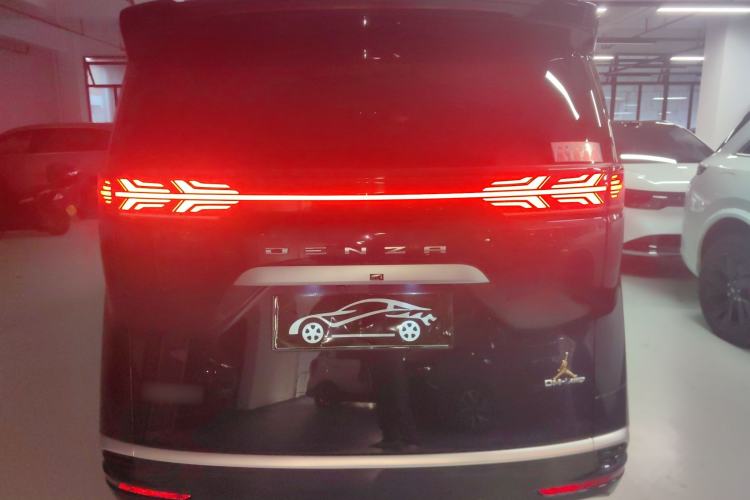 Used Denza D9 2024 DM-i 980 Four-Wheel Drive Flagship Model
