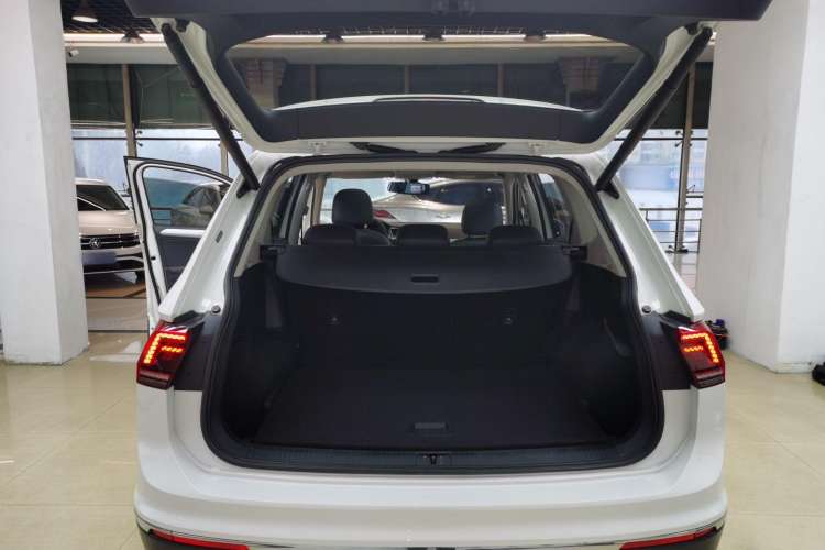 Used Volkswagen Tiguan L 2017 380TSI Automatic All-Wheel-Drive Luxury Edition
