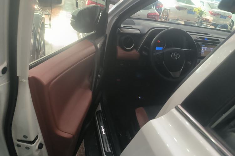 Used Toyota RAV4 2015 2.5L Automatic 4x4 Elite Edition
