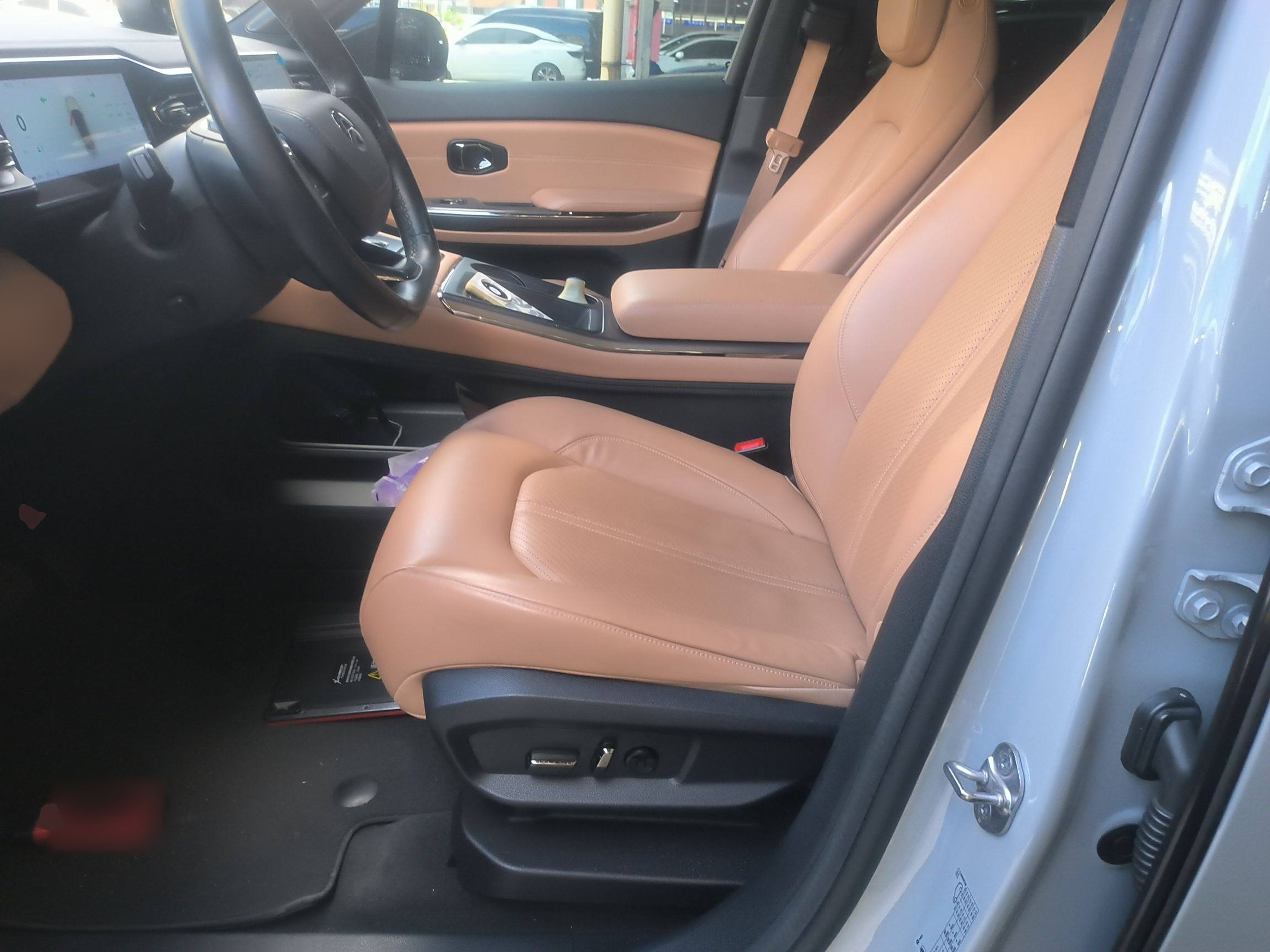 Переднее сиденье в автомобиле