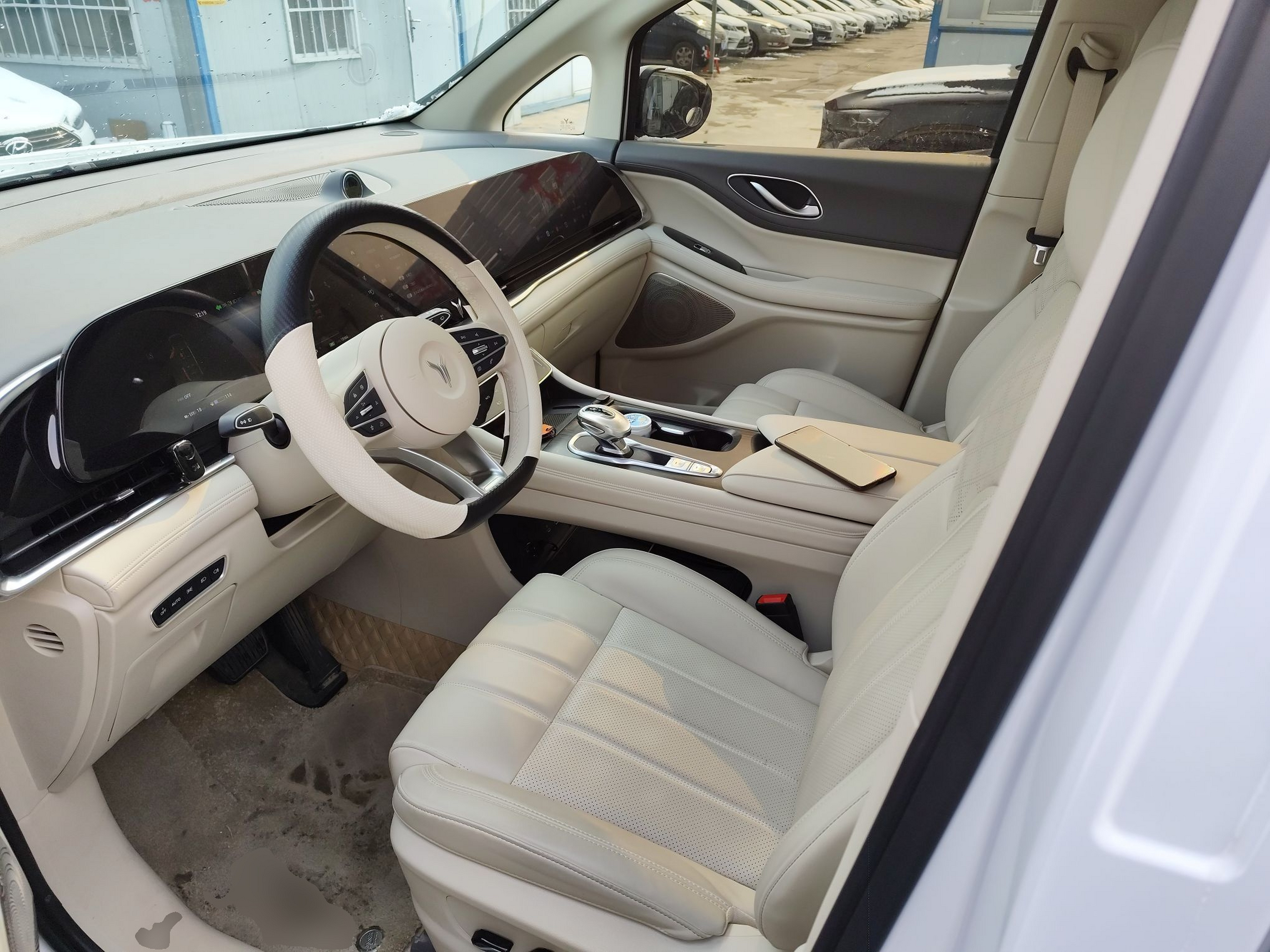 المقاعد الأمامية داخل السيارة