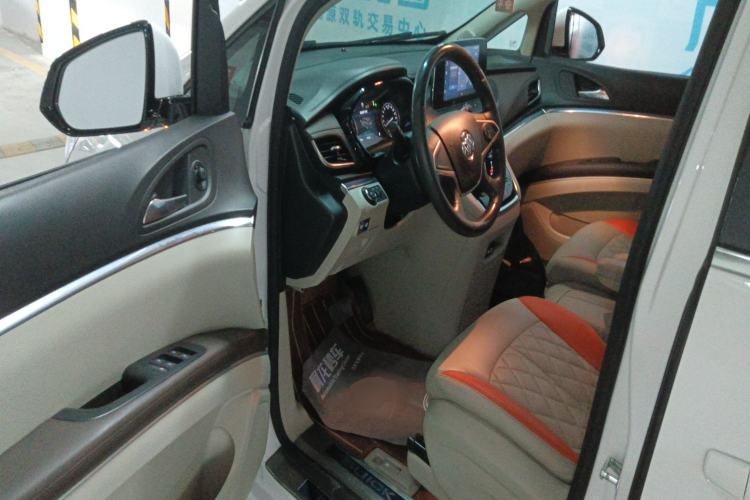 Used Buick GL8 2023 Land Executive Class Comfort Model
