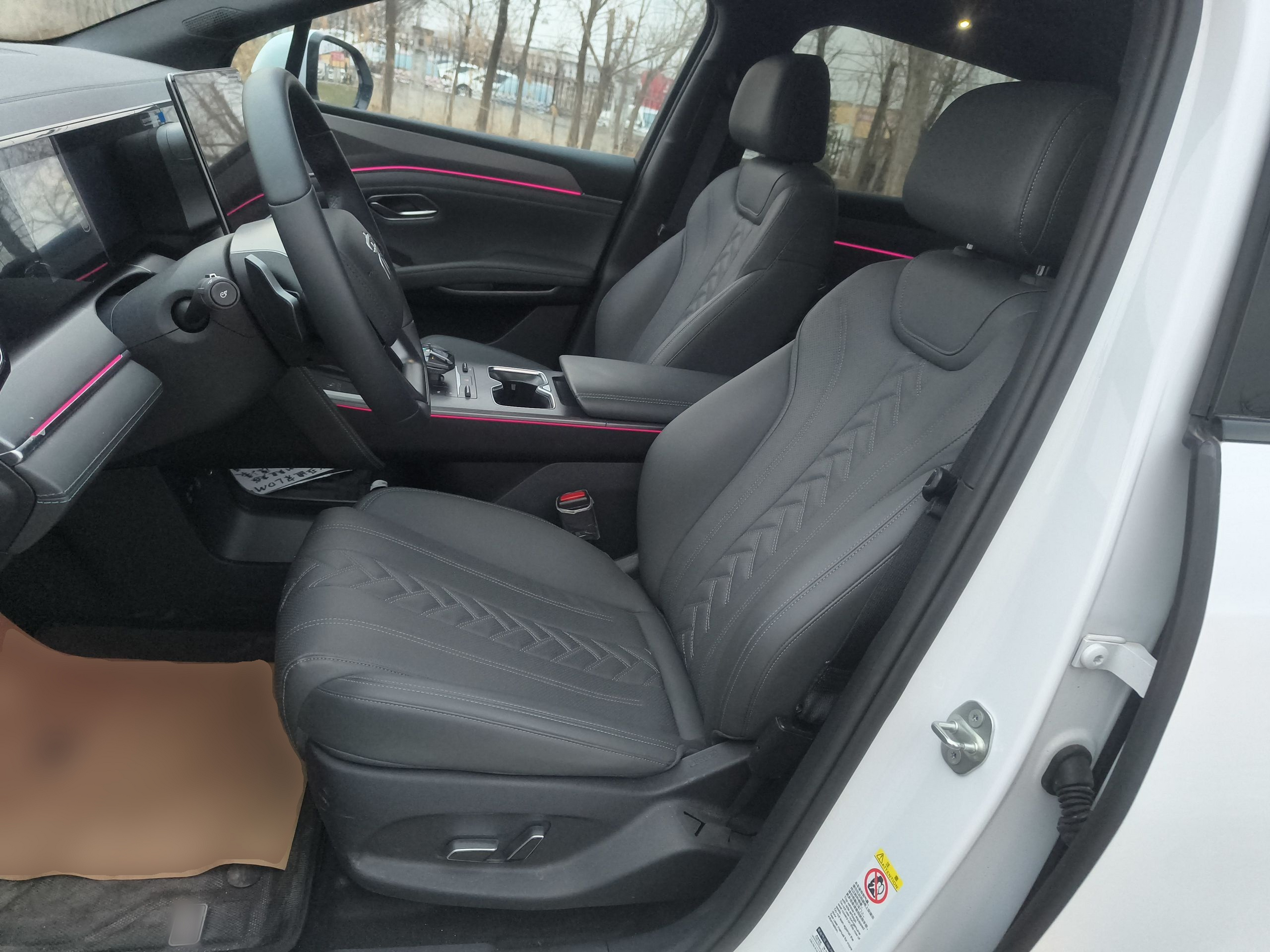 Переднее сиденье в автомобиле