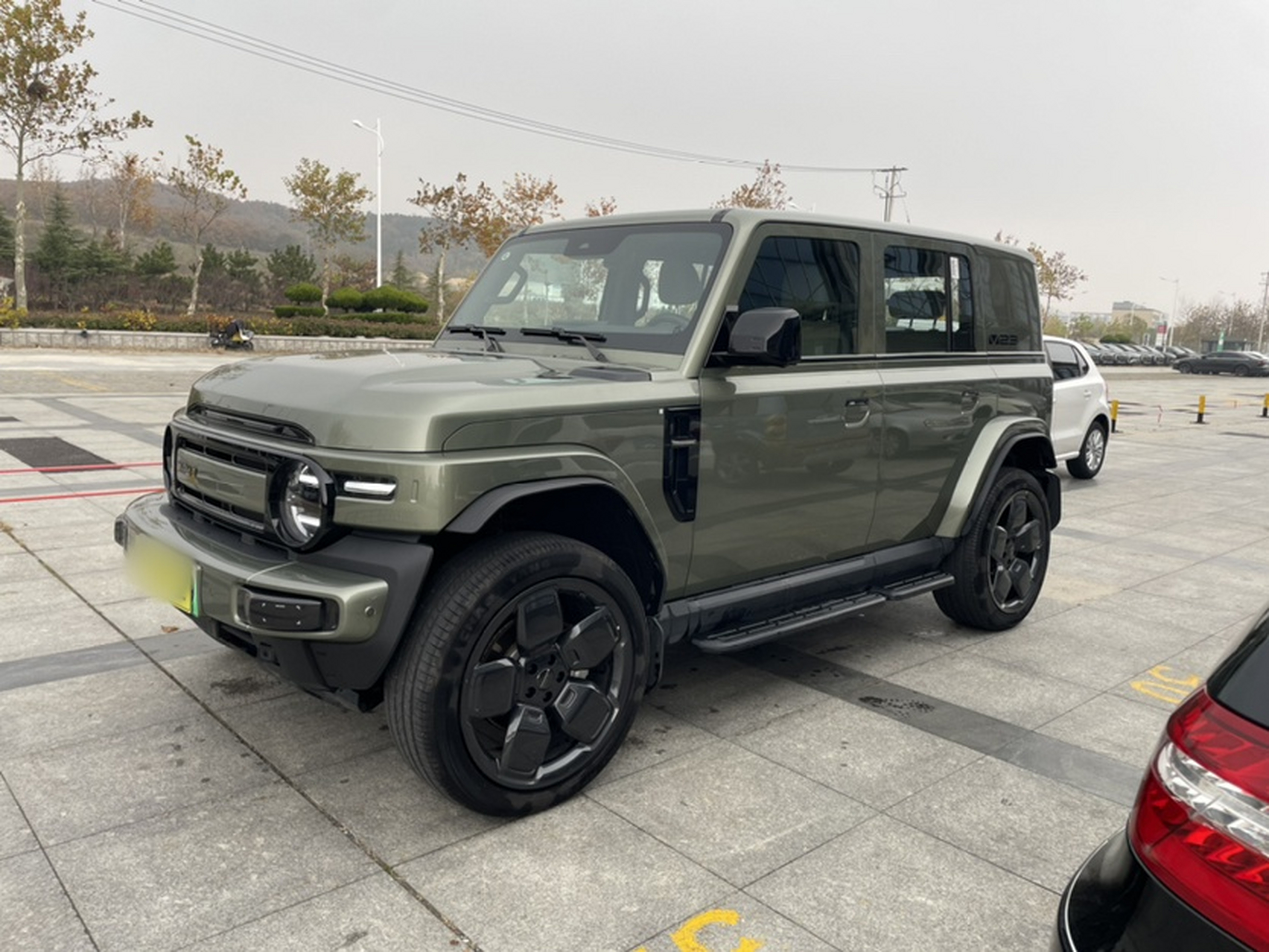 تحت مقدمة السيارة