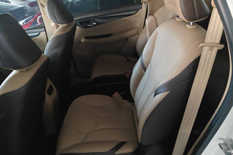 Used Baojun 730 2017 1.5T Manual Prestige Version 7 Seats