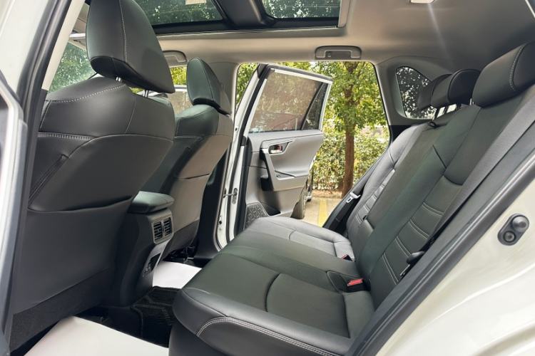 Used Toyota RAV4 2023 Dual-Engine 2.5L E-CVT Four-Wheel Drive Elite Plus Edition
