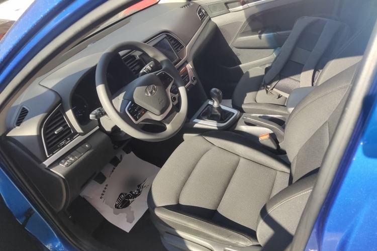 Used Hyundai Elantra 2016 1.6L Manual ZhiXuan · Dynamic Model
