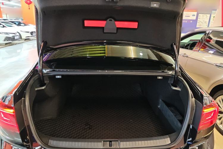 Used Volkswagen Magotan 2024 2 Million Units Zhongxiang Version 330TSI DSG Luxury Edition
