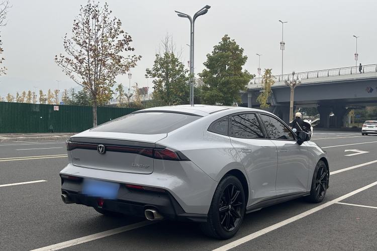 Used Changan UNI-V 2022 1.5T Prestige Version
