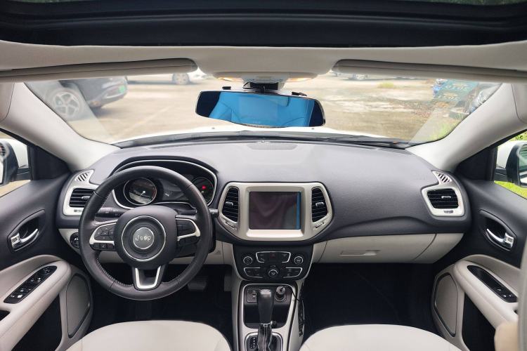 Used  Compass 2017 200T Automatic Family Edition
