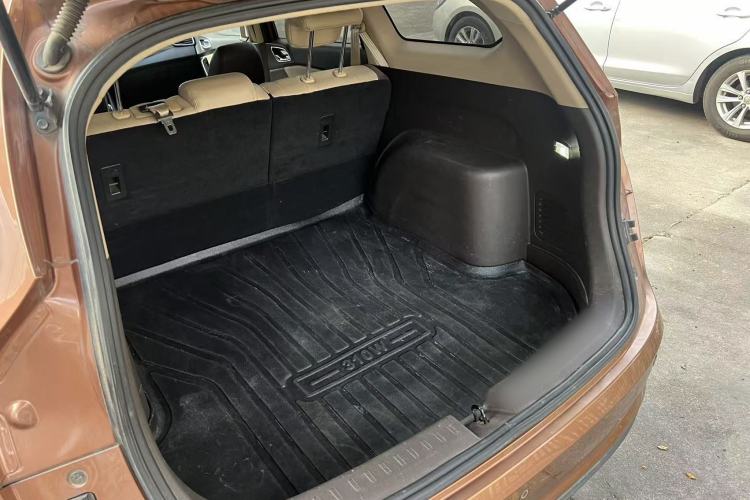 Used Baojun 310W 2017 1.5L Manual Fashion Model China V
