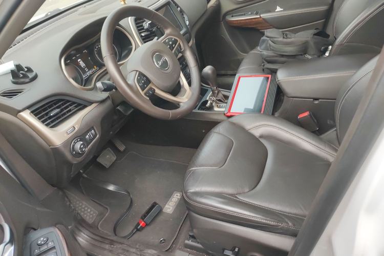 Used  Cherokee 2017 2.0L Superior Edition