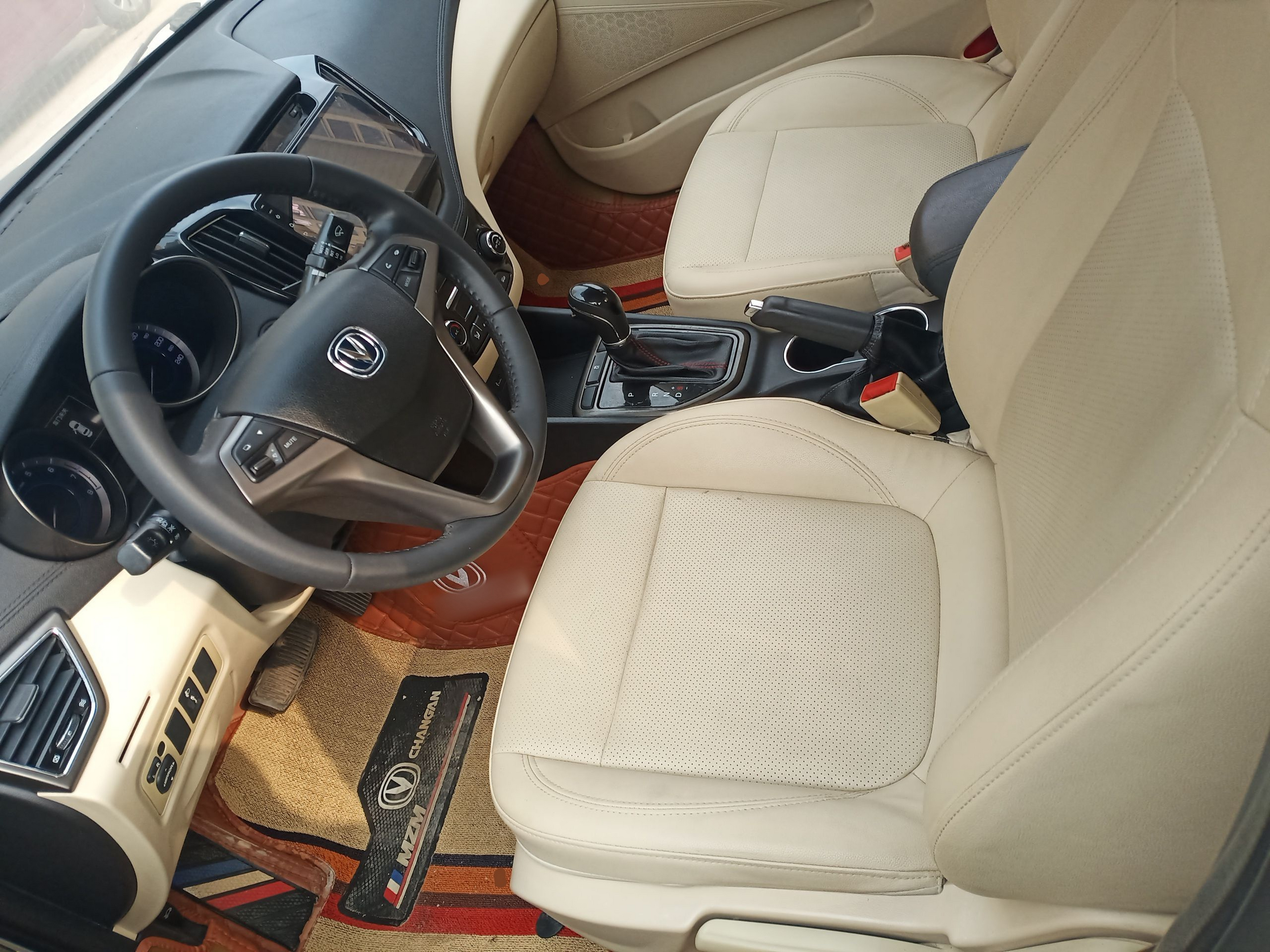 Переднее сиденье в автомобиле