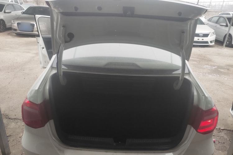 Used Volkswagen Jetta 2015 1.4L Manual Fashion Model
