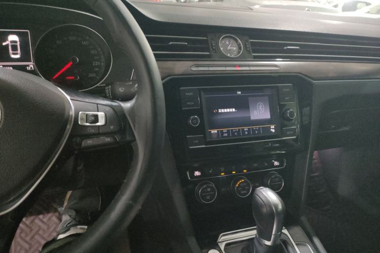 Used Volkswagen Magotan 2017 330TSI DSG Luxury Model
