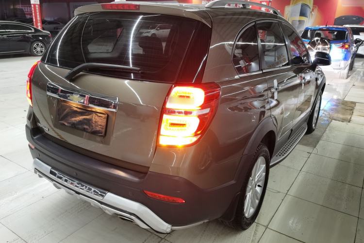 Used Chevrolet Captiva 2015 2.4L 4x4 Flagship Edition 7-Seater
