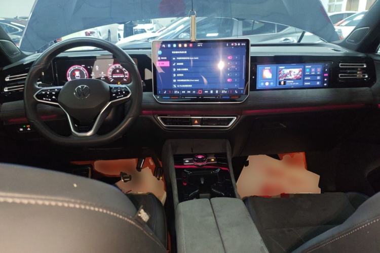 Used Volkswagen Tiguan L 2024 PRO 330TSI Two-Wheel Drive R-Line Prestige Edition
