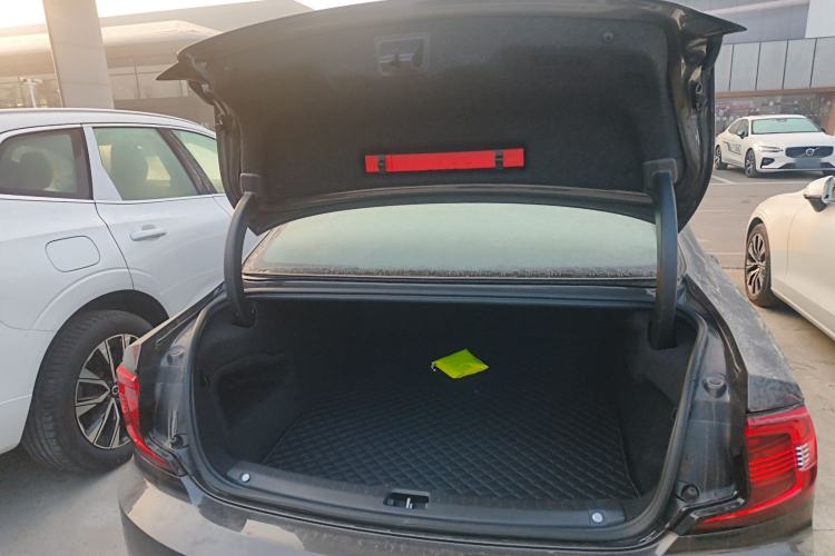 Used Volvo S90 2025 B5 Zhiyi Luxury Edition
