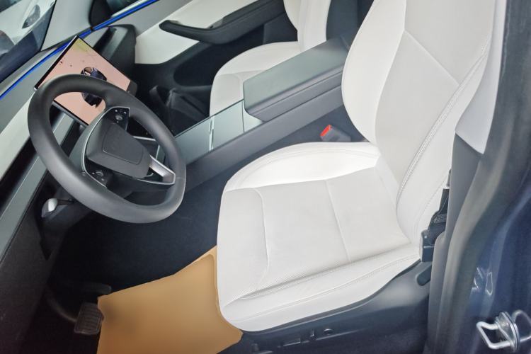 Used Tesla Model Y 2025 Rear-Wheel-Drive Version
