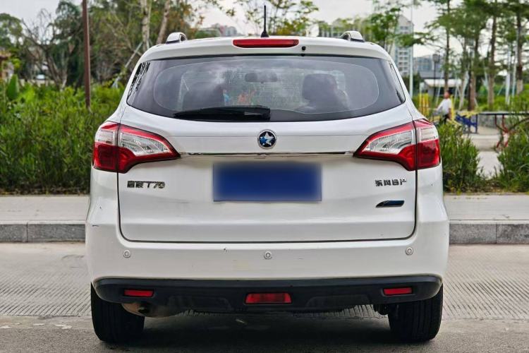 Used Venucia T70 2015 2.0L CVT Smart Choice Edition
