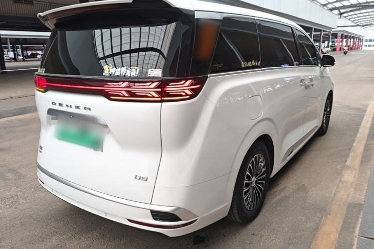 Used Denza D9 2022 DM-i 1040 Prestige Model
