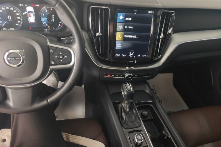 Used Volvo XC60 2019 T5 4x4 Smart Edition China V Standard
