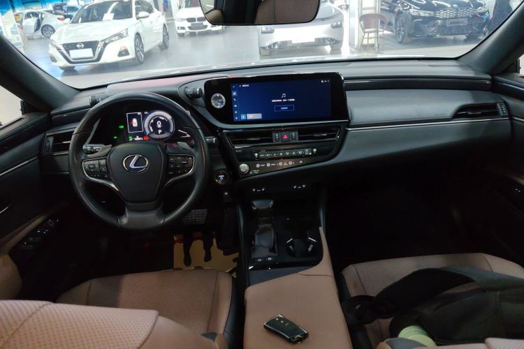 Used Lexus ES 2022 300h Deluxe Edition