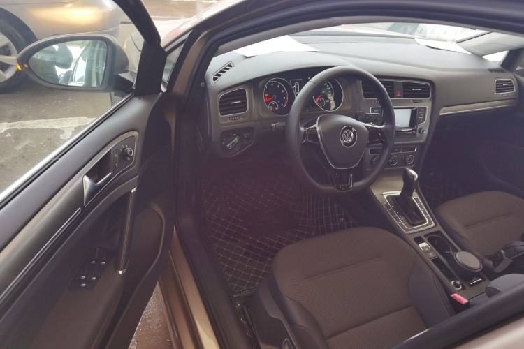 Used Volkswagen Golf 2016 230TSI Automatic Comfort Version
