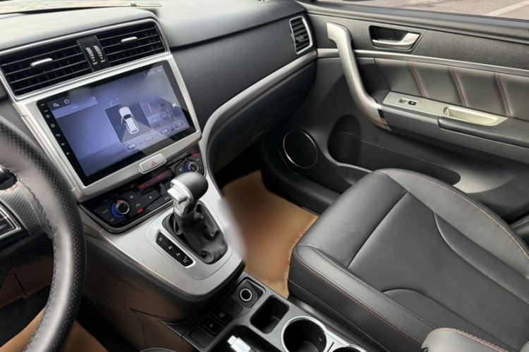 Used Haval M6 2019 1.5T DCT Two-Wheel Drive Elite Version China VI Standard
