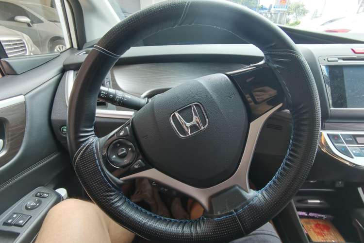 Used Honda Jade 2013 1.8L automatic Comfort version 5 seats
