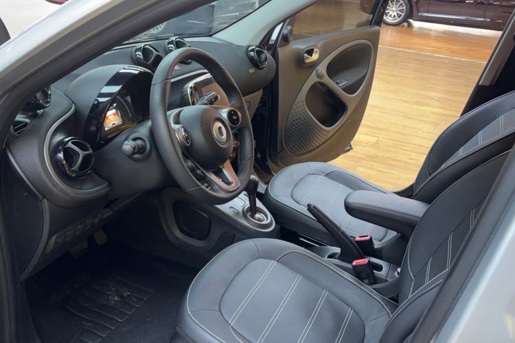 Used  forfour 2016 0.9T 66 kW Pioneer Edition