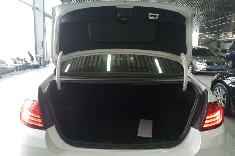 Used BMW 5 Series 2017 525Li Leading Model
