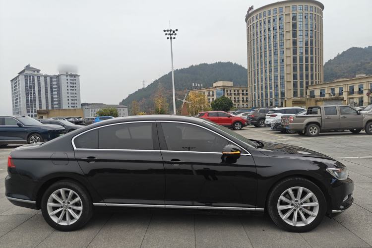 Used Volkswagen Magotan 2018 330TSI DSG Advanced Model
