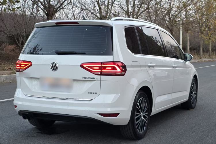 Used Volkswagen Touran 2018 Volkswagen Touran L 280TSI DSG Luxury Edition 7 Seats
