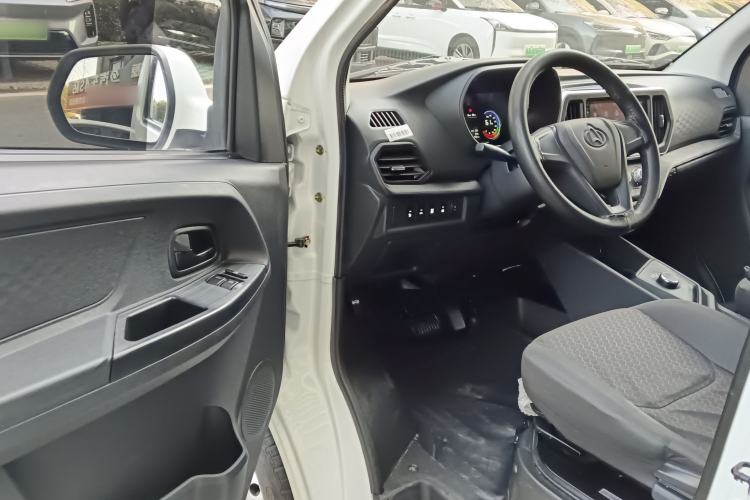 Used Chana Ruixing EM60 2025 Passenger Version Comfort Edition 6 Seats 300 km Range Side-Hinged Doors
